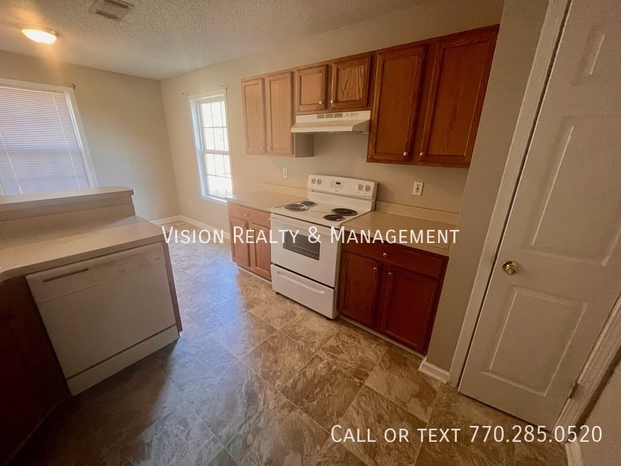 370 Lambert Overlook Circle property image