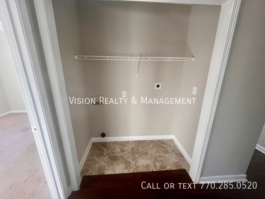 370 Lambert Overlook Circle property image