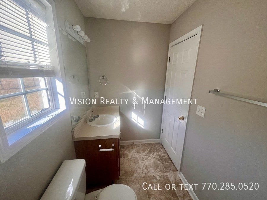 370 Lambert Overlook Circle property image