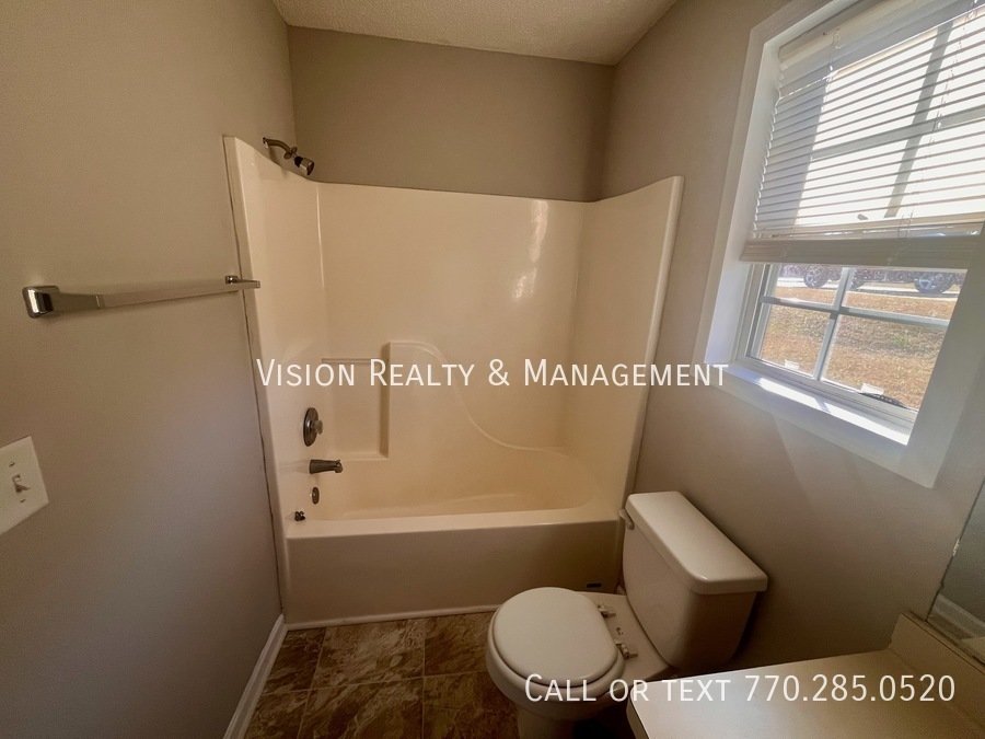 370 Lambert Overlook Circle property image