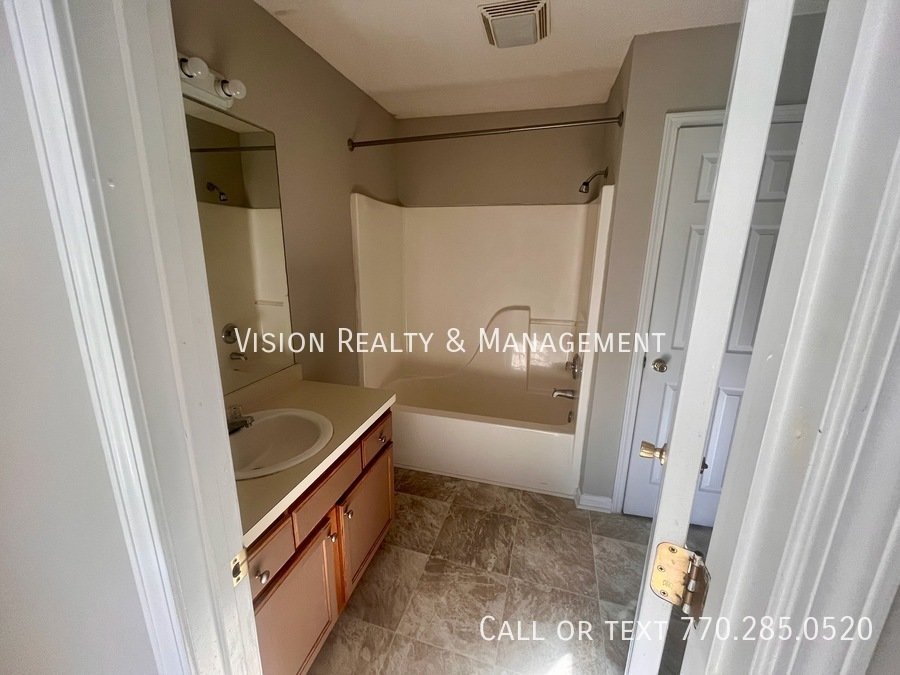 370 Lambert Overlook Circle property image