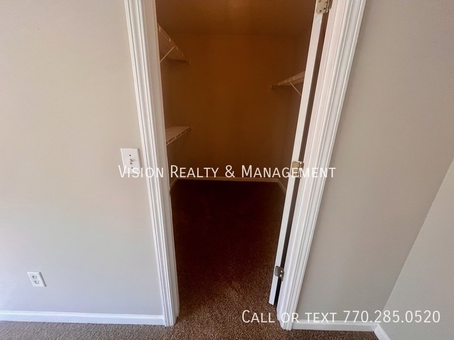 370 Lambert Overlook Circle property image