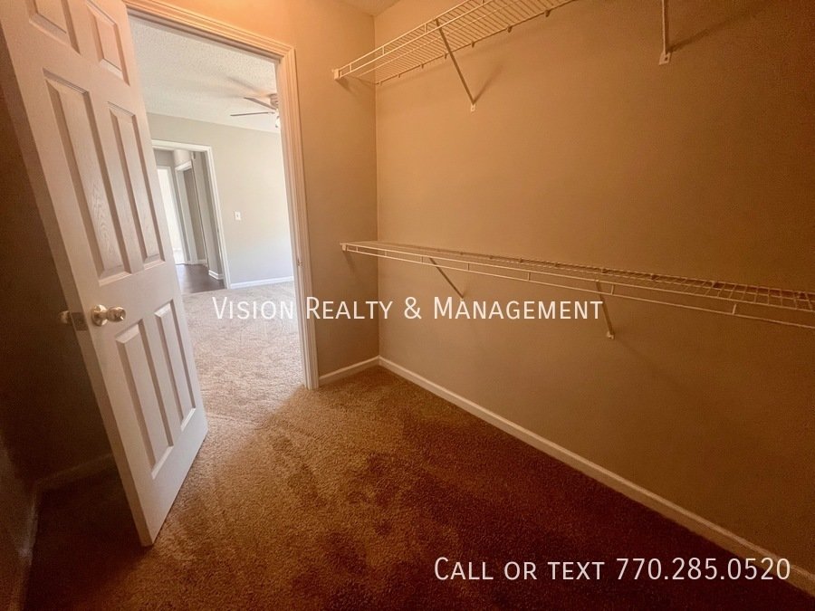 370 Lambert Overlook Circle property image