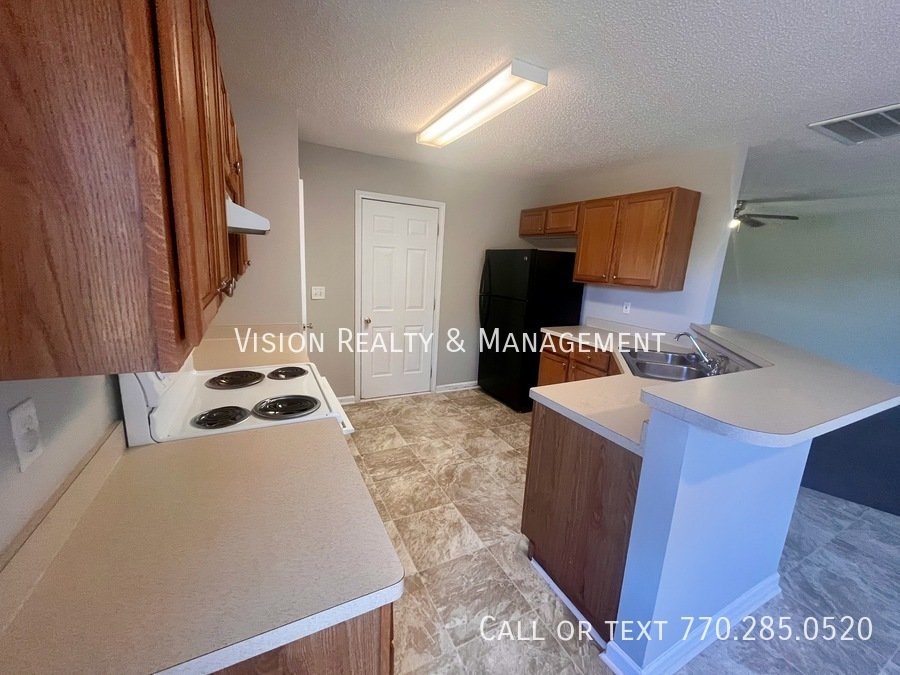 370 Lambert Overlook Circle property image