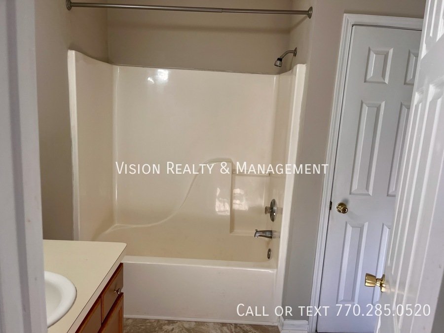 370 Lambert Overlook Circle property image