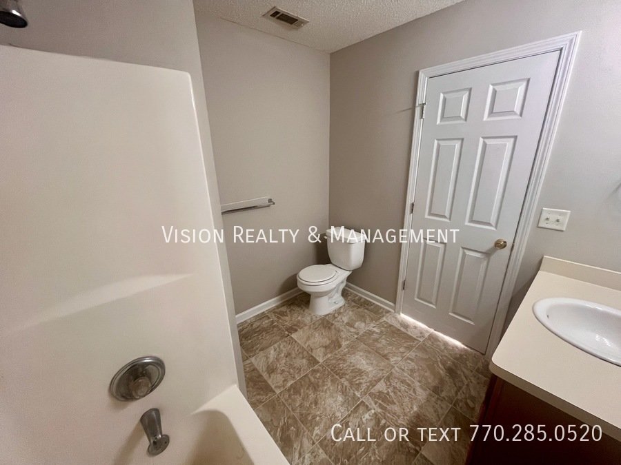 370 Lambert Overlook Circle property image