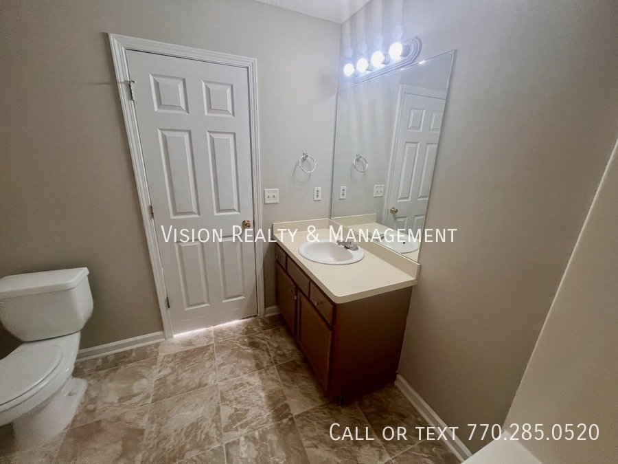 370 Lambert Overlook Circle property image