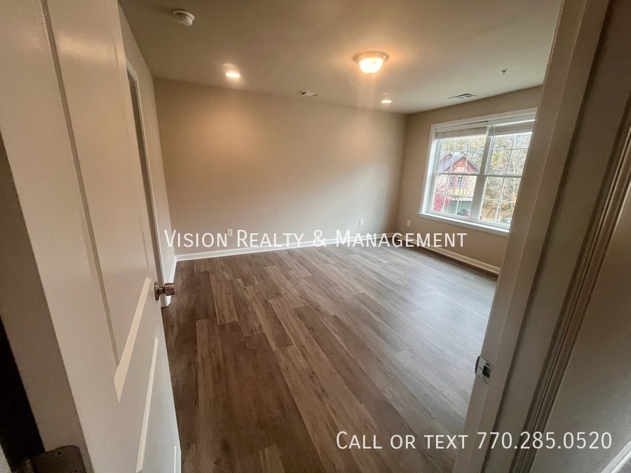 Beautiful 3 BD 2.5 BA Townhome MOVE in READY property image