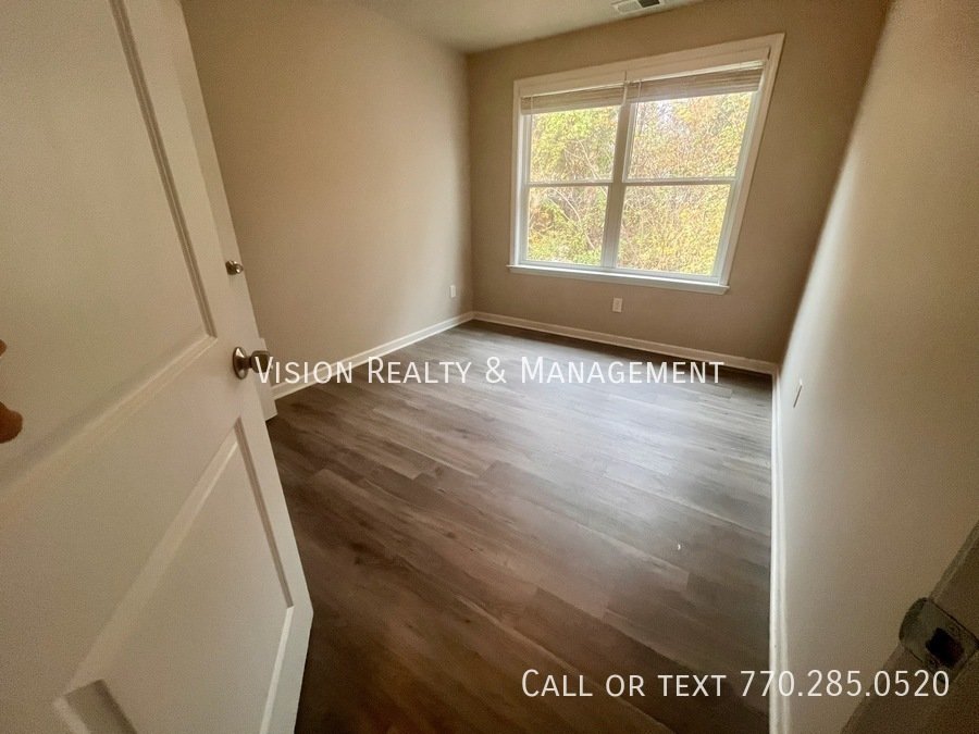 Beautiful 3 BD 2.5 BA Townhome MOVE in READY property image