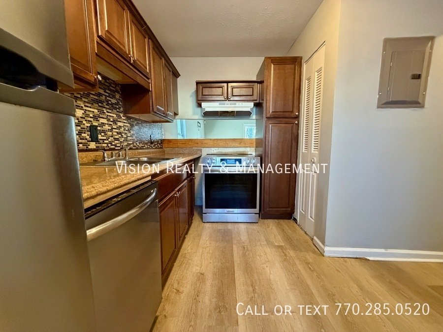 Beautiful 1BD 1.5 BA Townhome MOVE in READY property image