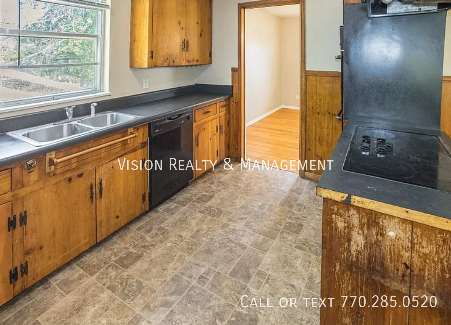 Flamingo Lane: where space, style, and comfort flock together. property image