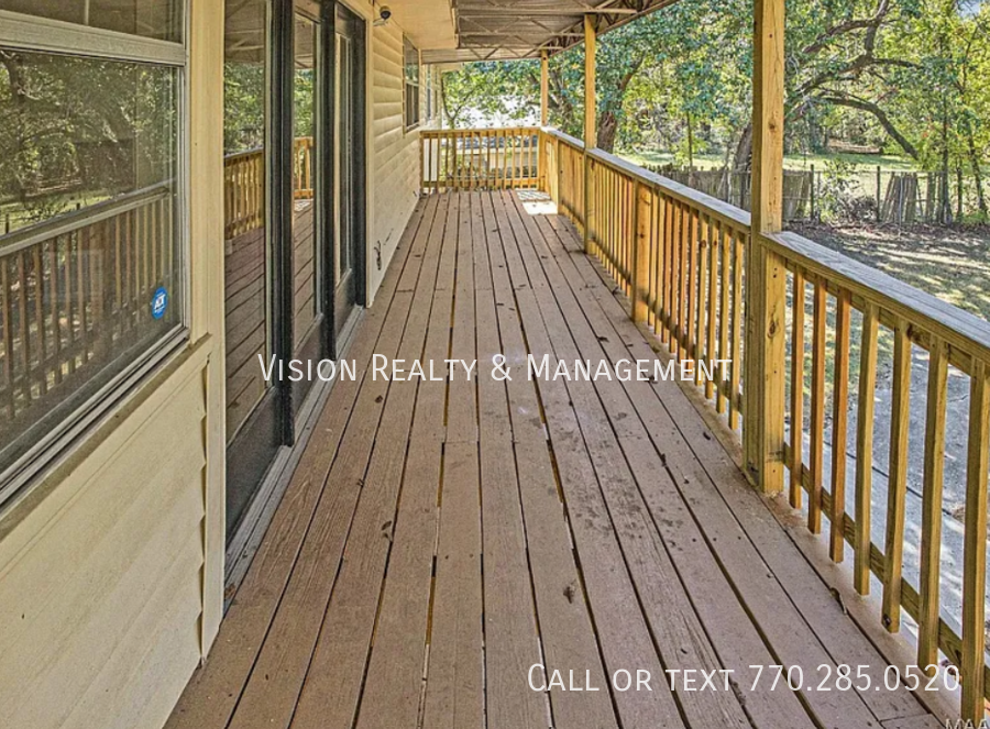 Flamingo Lane: where space, style, and comfort flock together. property image