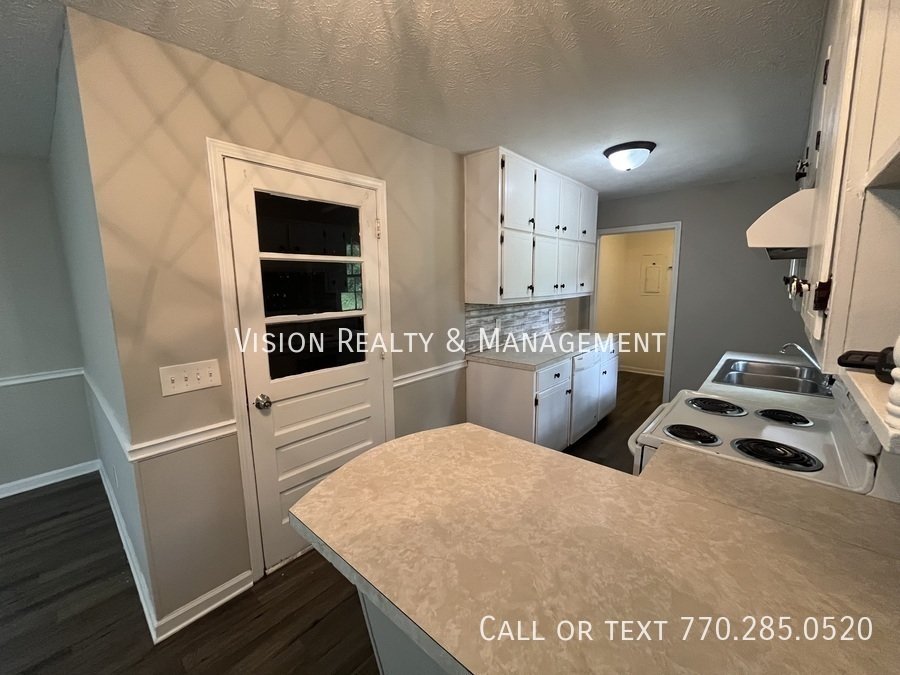3Br/2Ba Carrollton Split-level property image