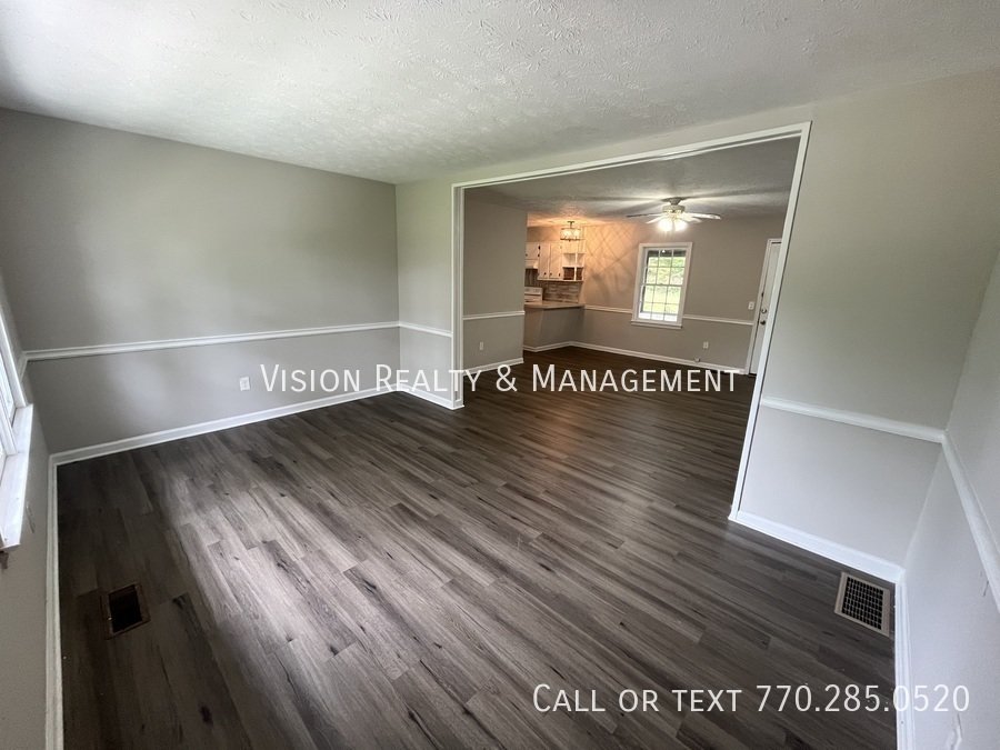 3Br/2Ba Carrollton Split-level property image