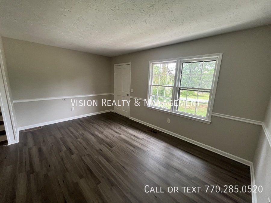 3Br/2Ba Carrollton Split-level property image