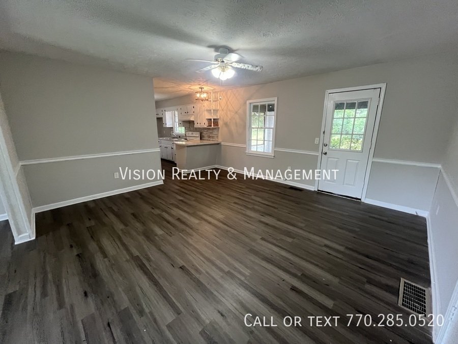 3Br/2Ba Carrollton Split-level property image