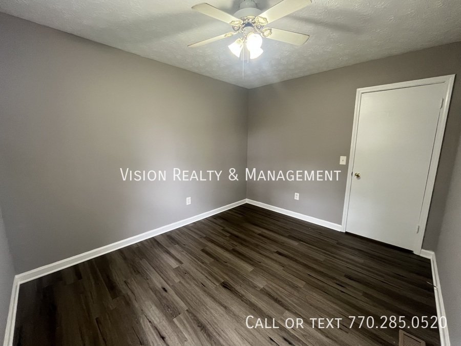 3Br/2Ba Carrollton Split-level property image