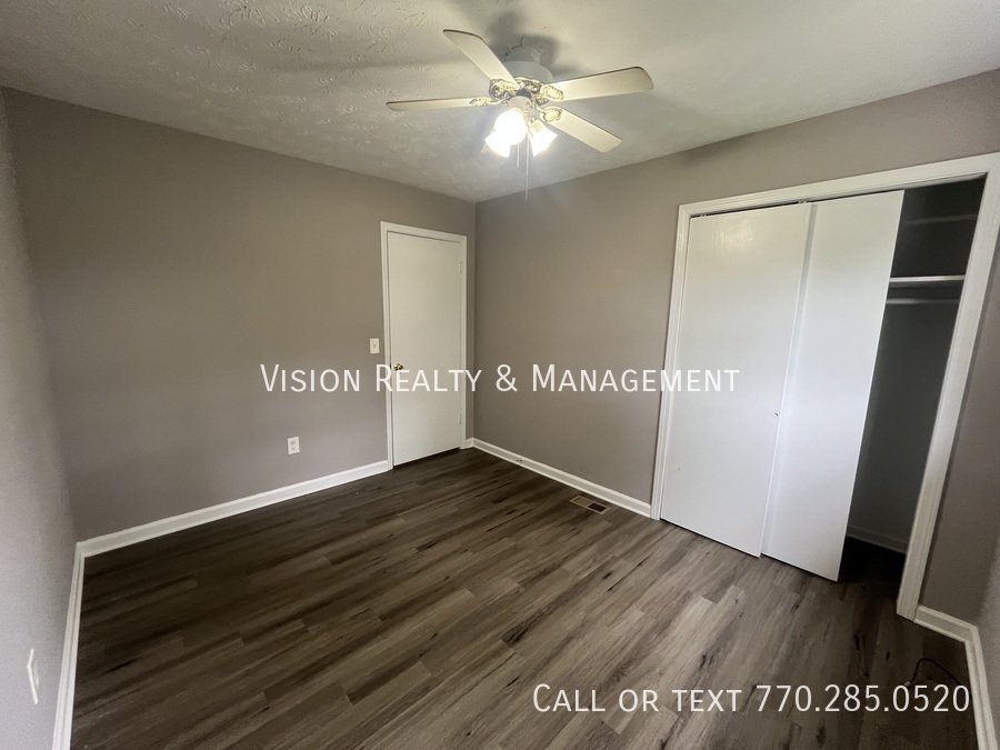 3Br/2Ba Carrollton Split-level property image