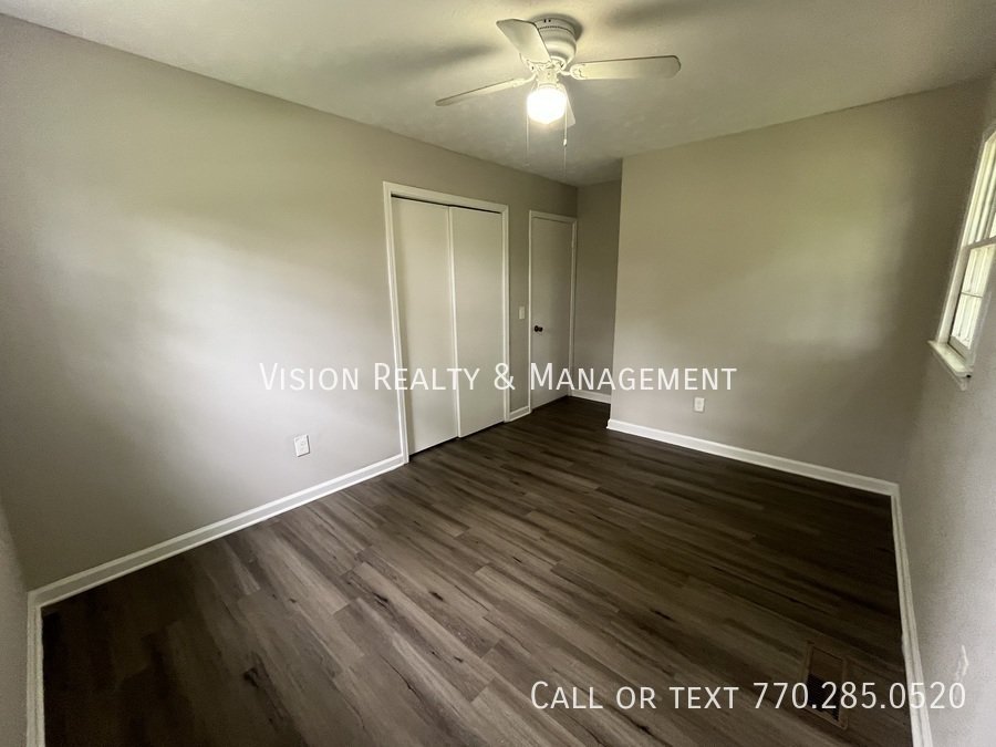 3Br/2Ba Carrollton Split-level property image
