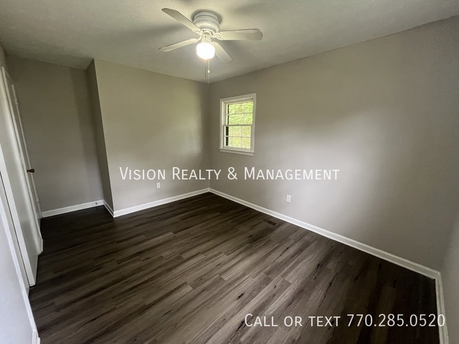 3Br/2Ba Carrollton Split-level property image