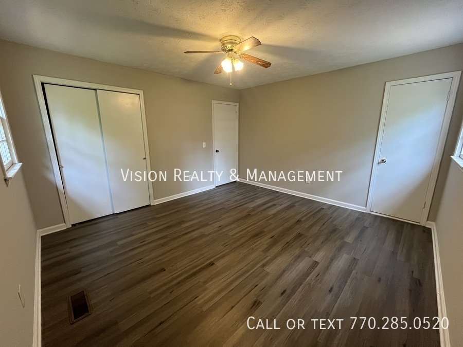 3Br/2Ba Carrollton Split-level property image
