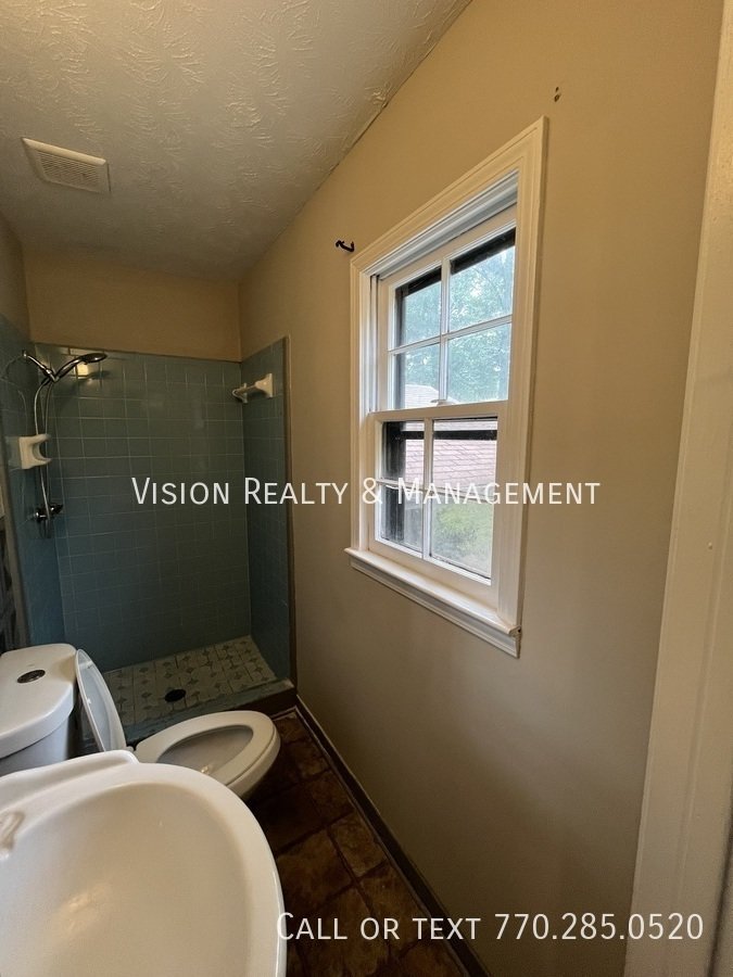 3Br/2Ba Carrollton Split-level property image