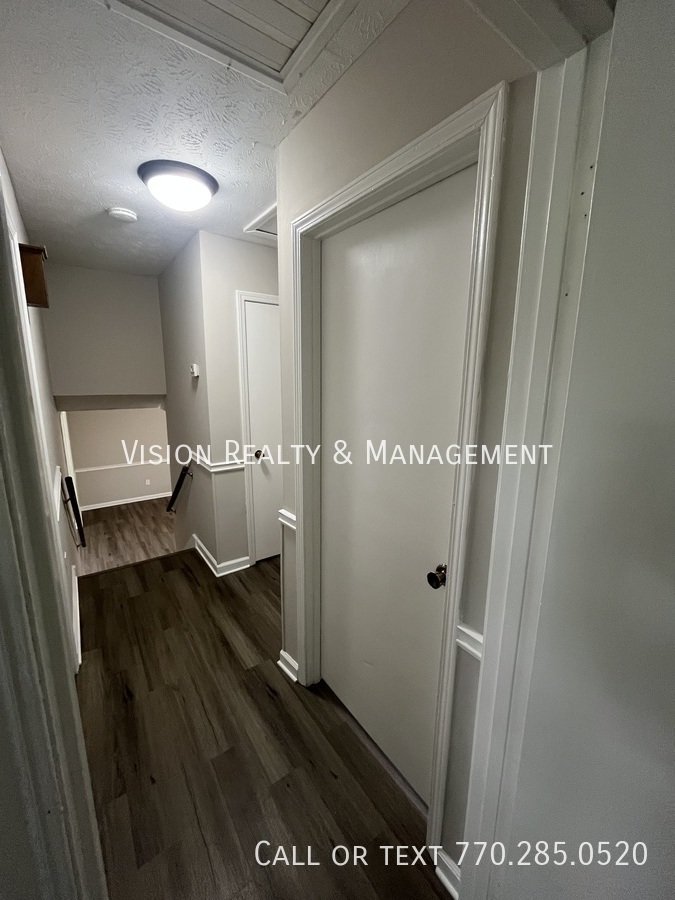 3Br/2Ba Carrollton Split-level property image