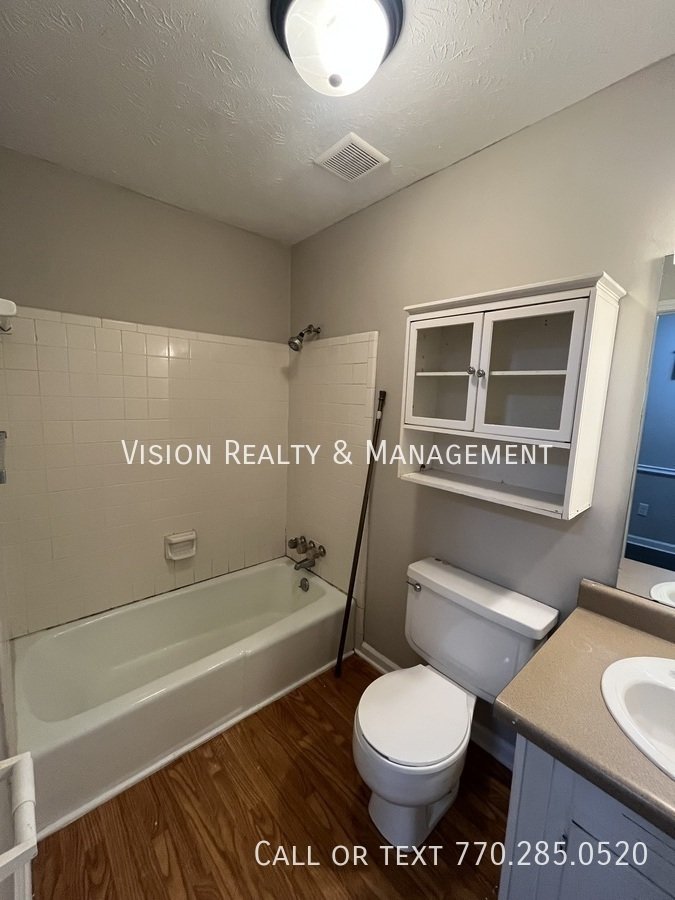 3Br/2Ba Carrollton Split-level property image