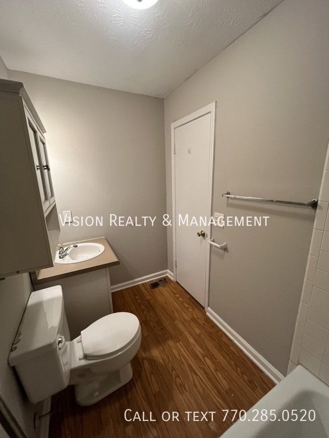 3Br/2Ba Carrollton Split-level property image