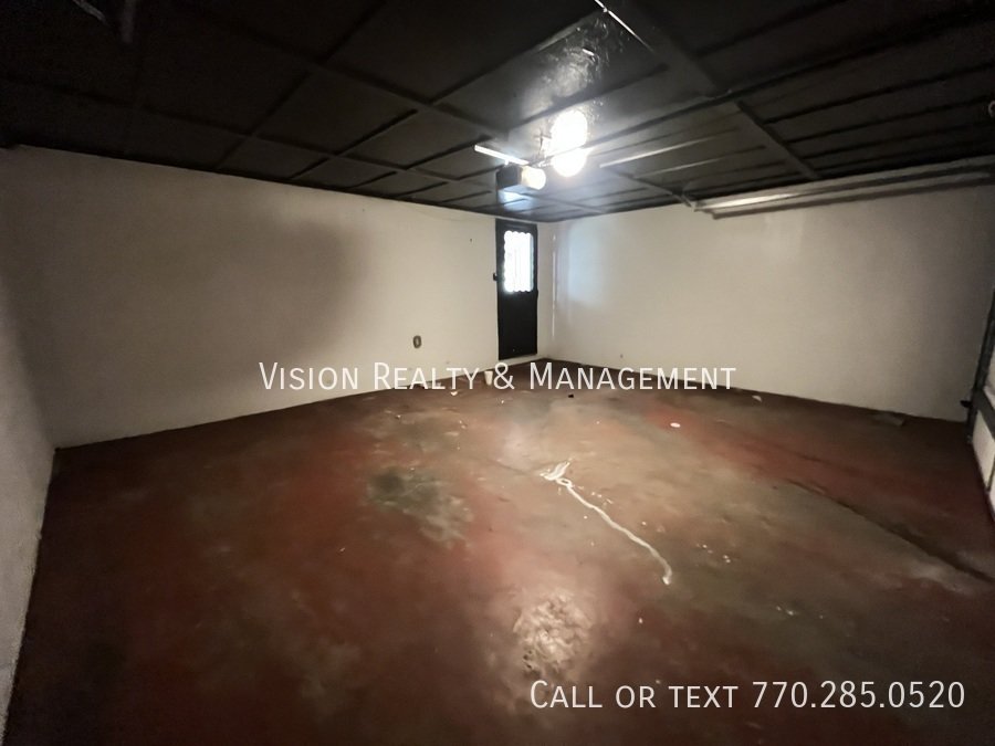 3Br/2Ba Carrollton Split-level property image