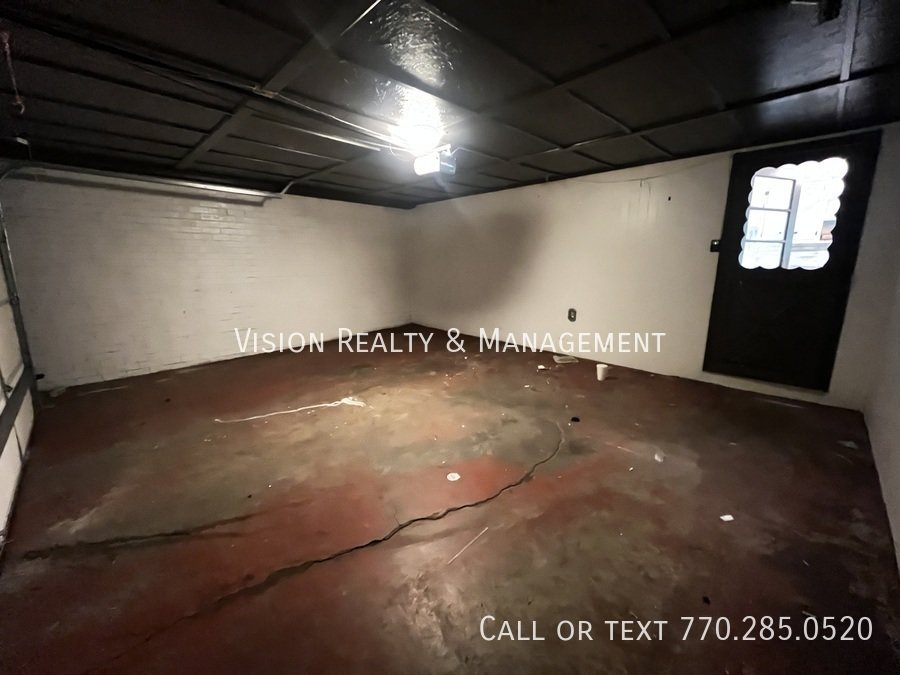 3Br/2Ba Carrollton Split-level property image
