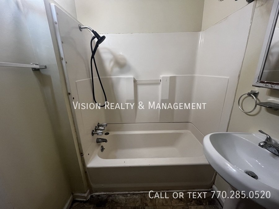 304 Broad St property image