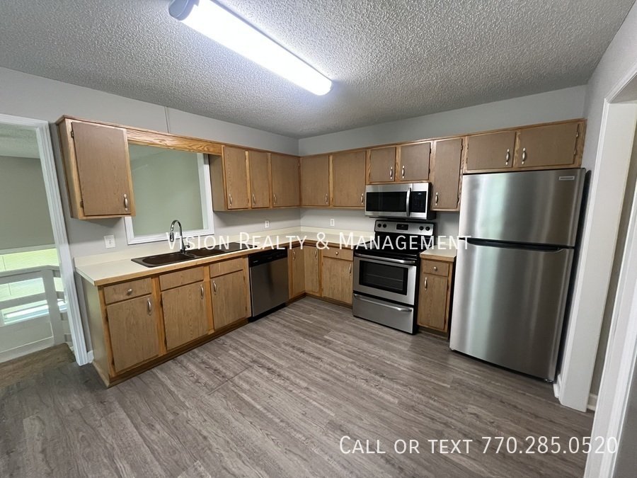 3BR/2BA Duplex Home property image