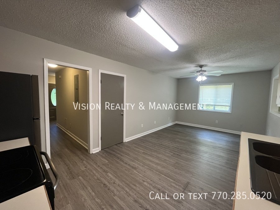 3BR/2BA Duplex Home property image