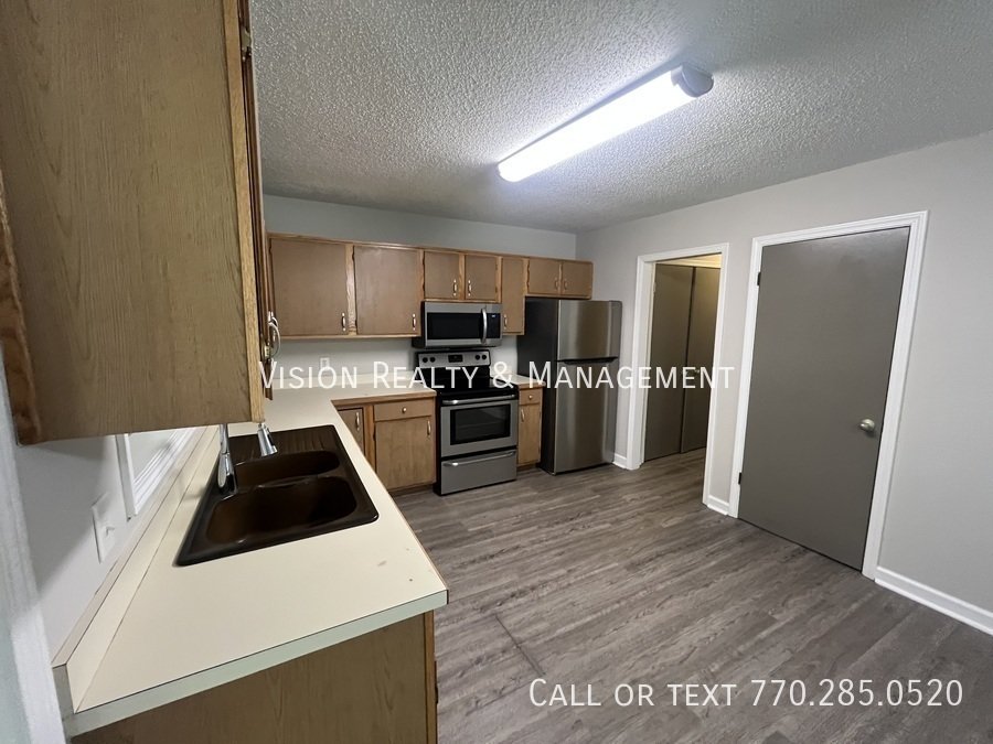 3BR/2BA Duplex Home property image