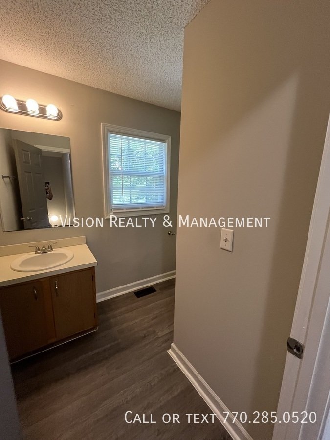 3BR/2BA Duplex Home property image