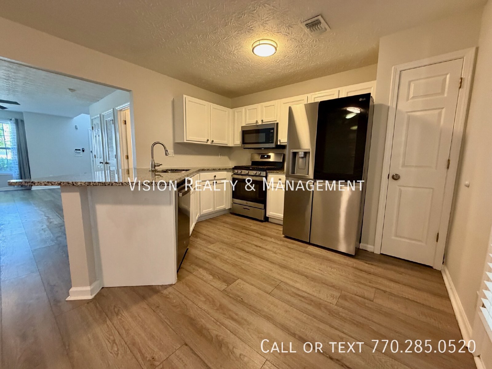 Beautiful 2 BD 2 BA Townhome property image