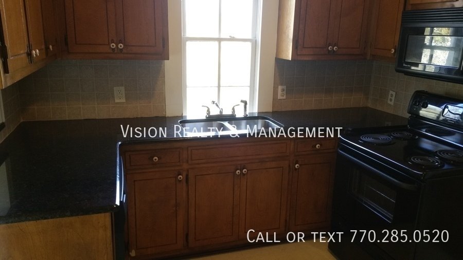 617 Spring St property image