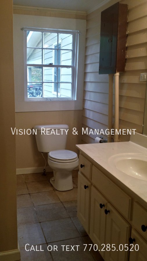 617 Spring St property image