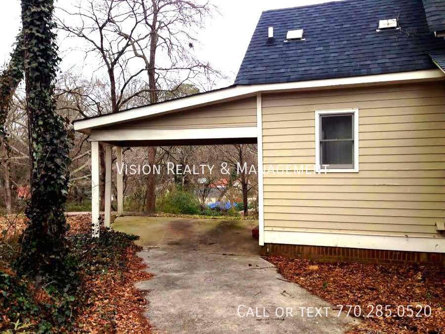 617 Spring St property image