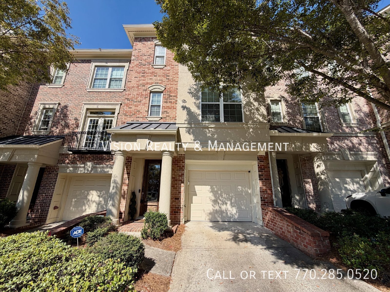 Luxury Townhome in Gate Community! property image