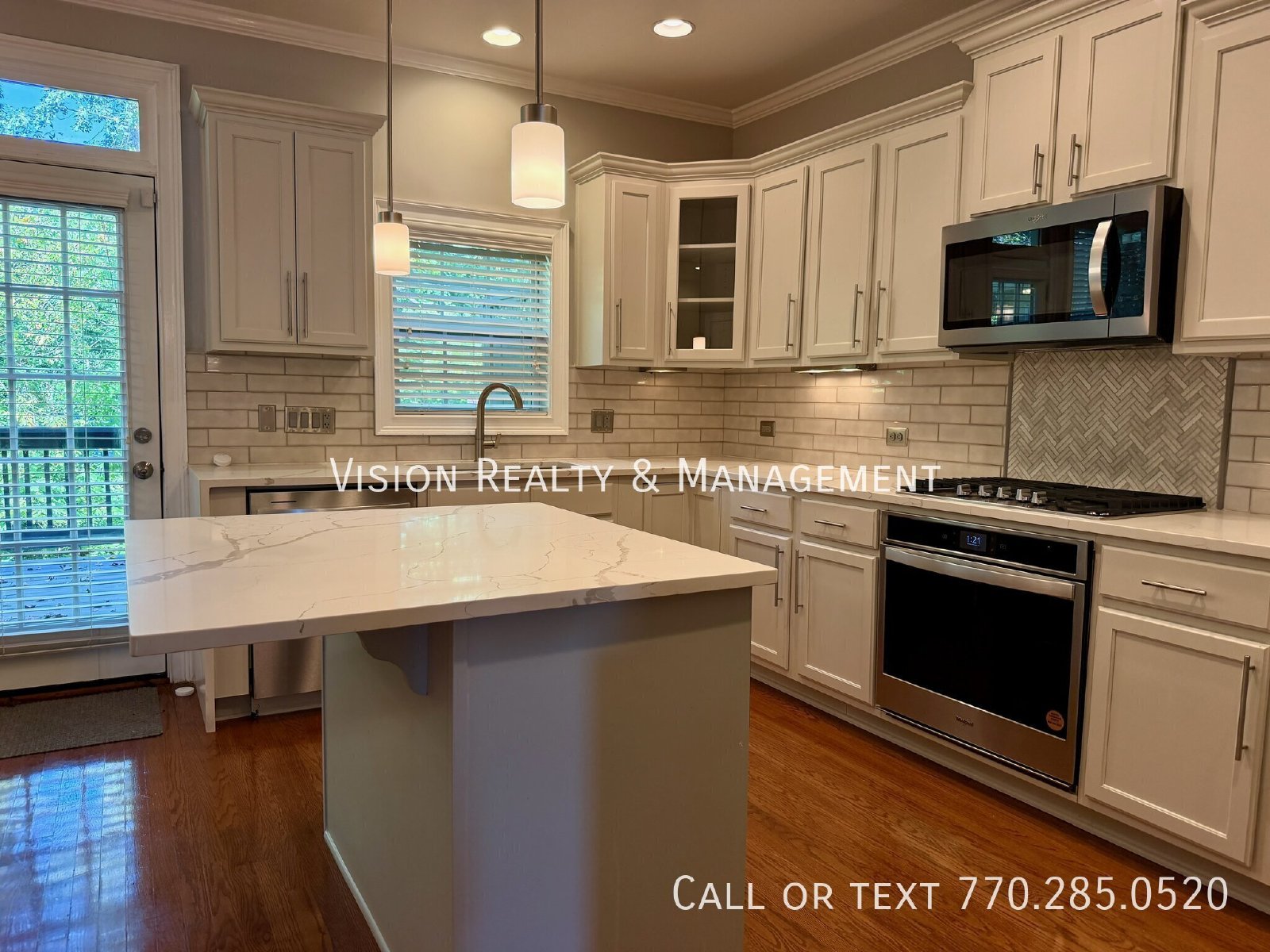 Luxury Townhome in Gate Community! property image