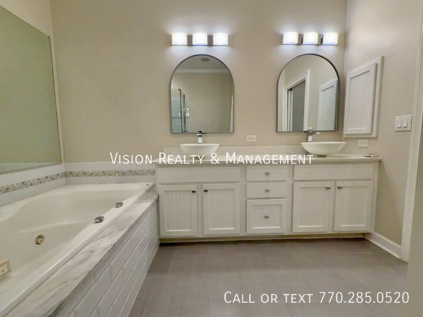 Luxury Townhome in Gate Community! property image