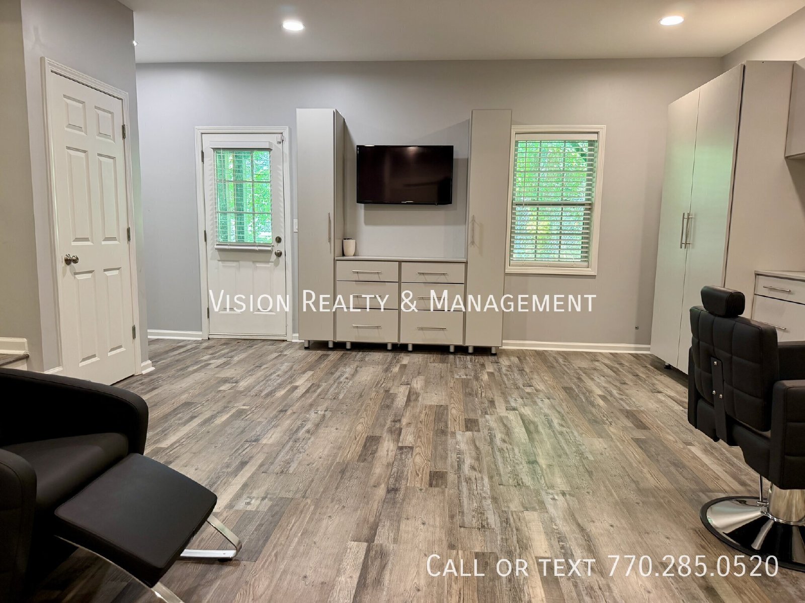 Luxury Townhome in Gate Community! property image