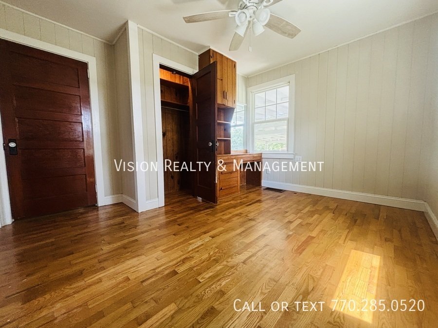 Charming 3 Bedroom/2 Bathroom Home on 1 Acre Lot property image