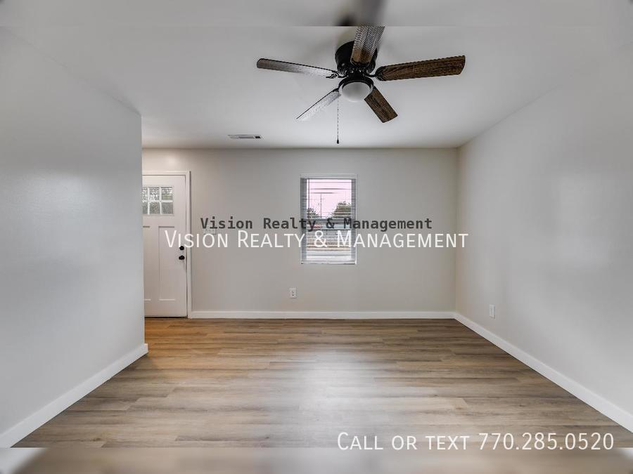2 Bedroom 1.5 Bathroom inside Bremen property image