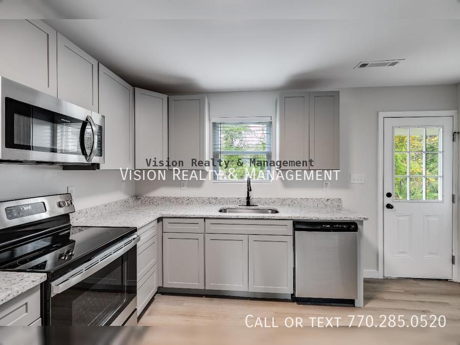 2 Bedroom 1.5 Bathroom inside Bremen property image