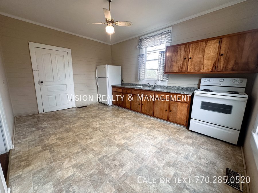 112 B Peachtree St property image
