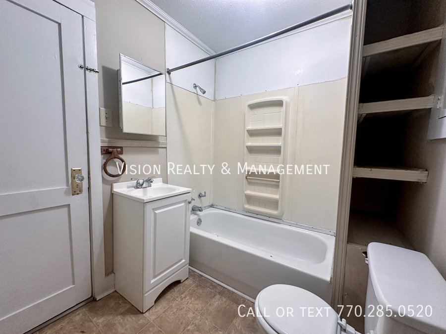 112 B Peachtree St property image