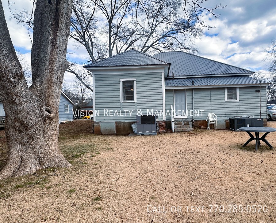 112 B Peachtree St property image